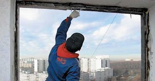 Демонтаж остекления балкона в Усть-Илимске - цена от 575 руб. - Сварной-Сть